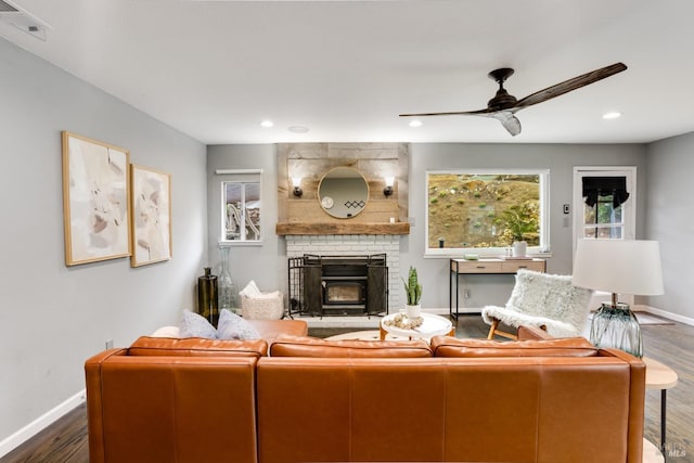 living room with a ceiling fan, recessed lighting, dark wood-style flooring, and baseboards