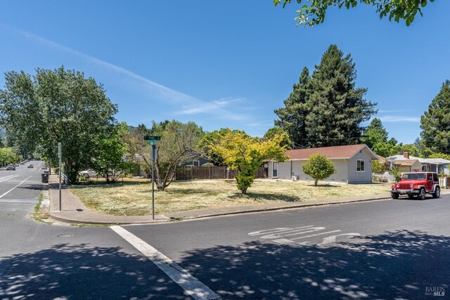402 Grove Ave, Ukiah, CA 95482 - view of front of home with fence