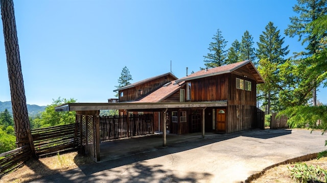 view of front of home with fence and a mountain view