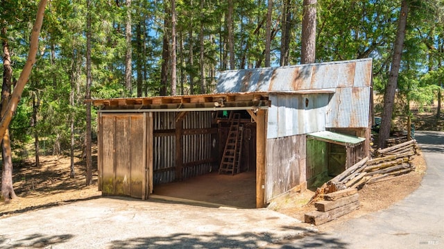 view of outbuilding featuring an outbuilding