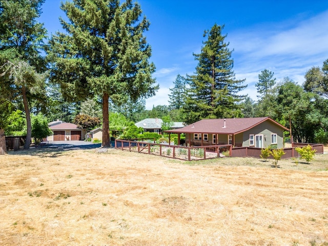 view of yard featuring a garage and an outdoor structure