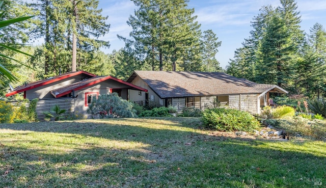 view of front of house with a front yard