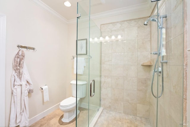 full bath featuring crown molding, toilet, a shower stall, baseboards, and tile patterned floors