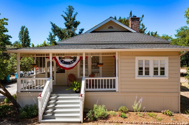 view of front of property featuring covered porch