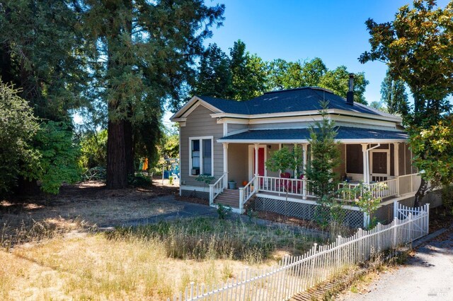 view of front of house featuring a porch