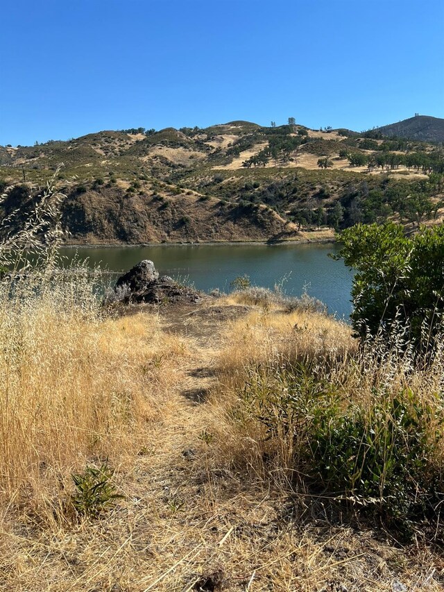 water view with a mountain view