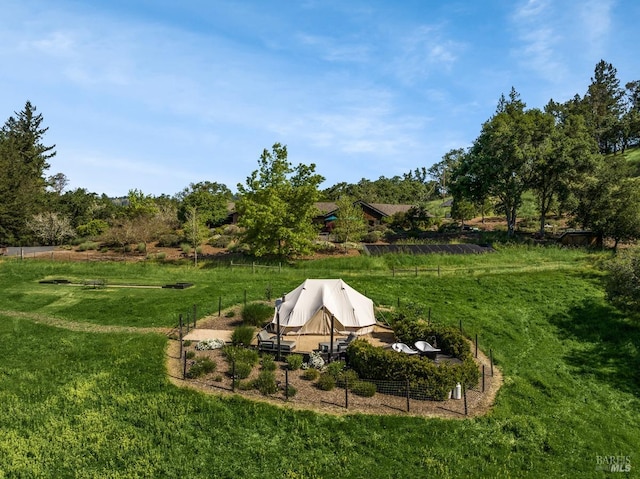 view of yard featuring a rural view