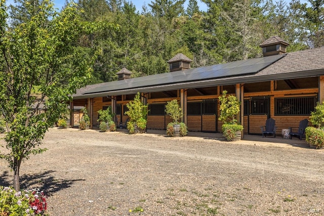 view of front of property with an outbuilding