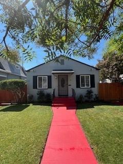 view of front of house with a front lawn