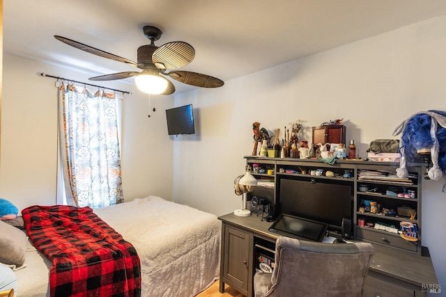 bedroom featuring ceiling fan