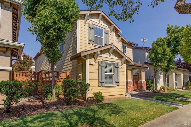 craftsman house with a front lawn