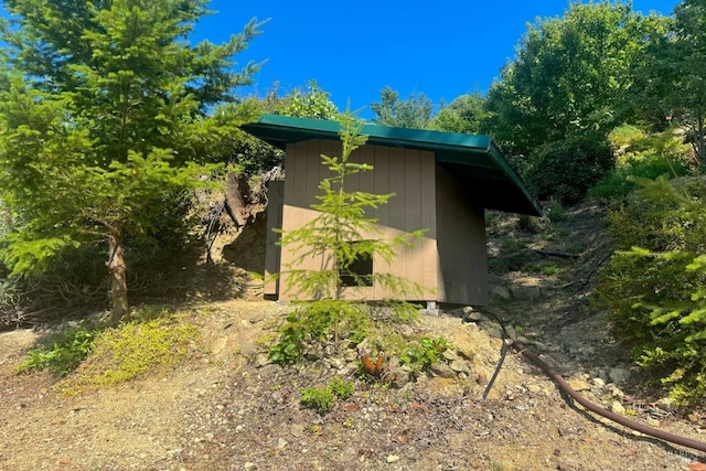 view of outbuilding