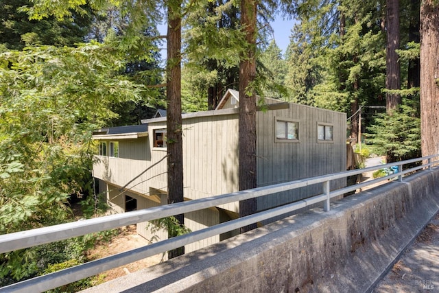 view of side of home featuring an outdoor structure