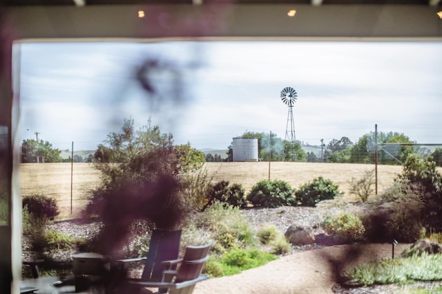 view of yard featuring a rural view