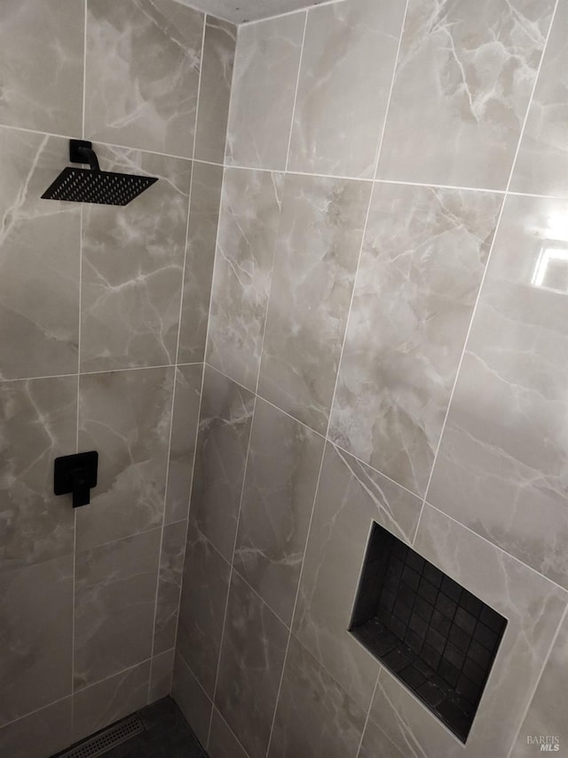 1142 Pear Tree Ln, Napa, CA 94558 - bathroom with a tile shower