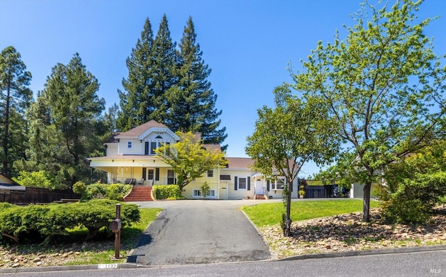 view of front of home with a front lawn