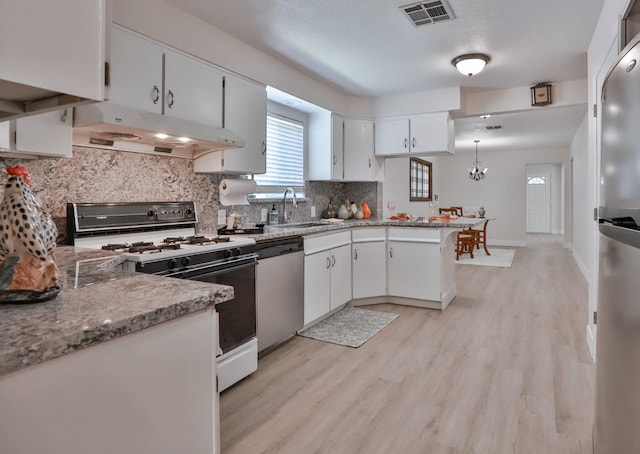 14090 Pine St, Walnut Grove, CA 95690 - kitchen with under cabinet range hood, stainless steel appliances, a peninsula, light wood finished floors, and decorative backsplash