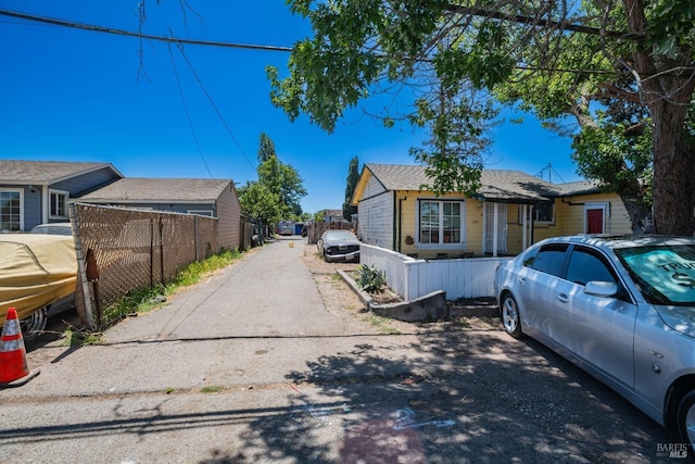 104 Bellevue Ave, Santa Rosa, CA 95407 - exterior space featuring a fenced front yard