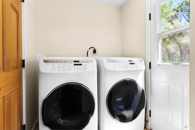 washroom with laundry area and independent washer and dryer