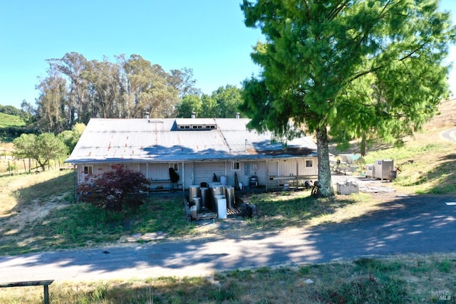 view of front of property