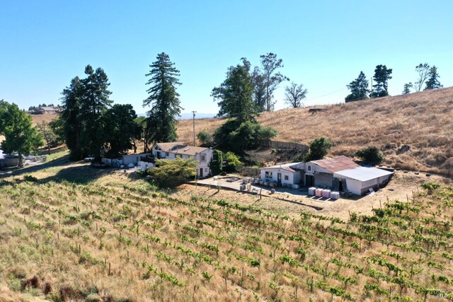 view of yard featuring a rural view