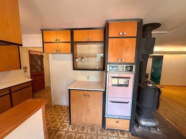 kitchen with backsplash and oven