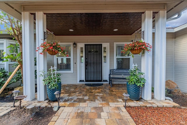 doorway to property with covered porch