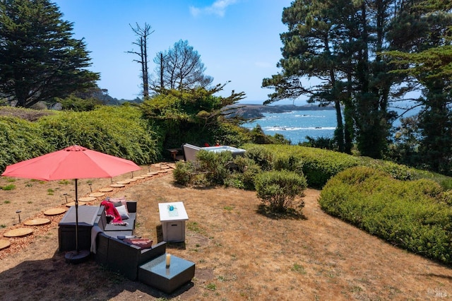 view of yard featuring a water view