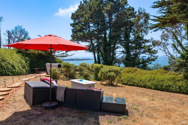 view of yard featuring a water view