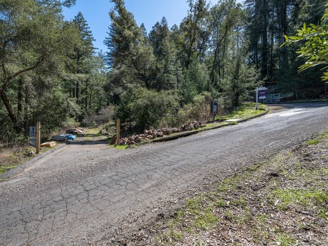 Listing photo 3 for 5 Meadow View Ln, San Geronimo CA 94963