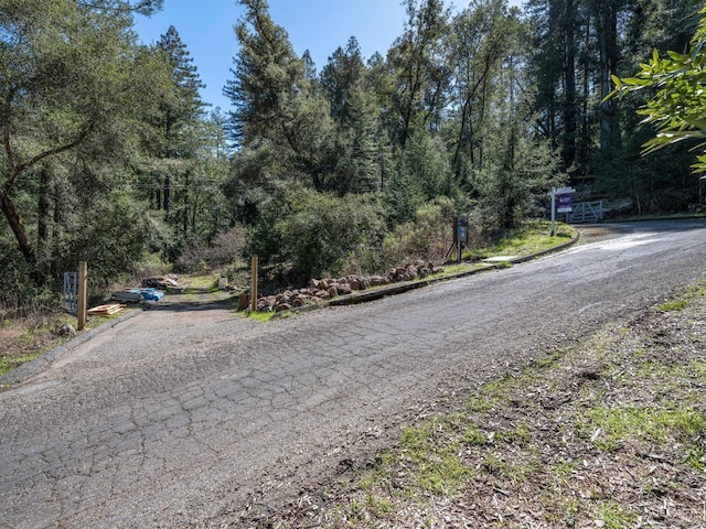 Listing photo 3 for 5 Meadow View Ln, San Geronimo CA 94963