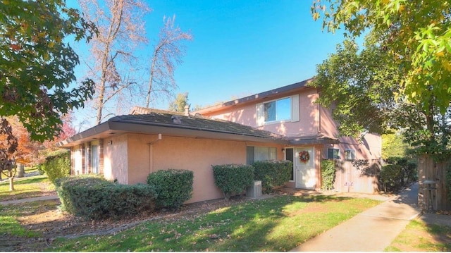 view of front of property with a front lawn