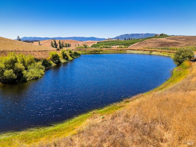 water view featuring a mountain view