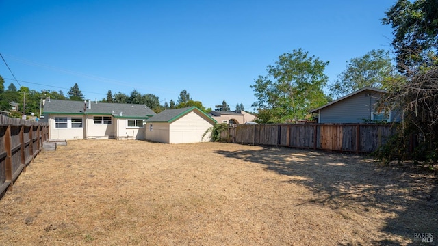 view of yard with a storage shed