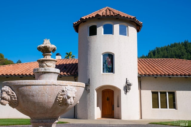 view of mediterranean / spanish-style house