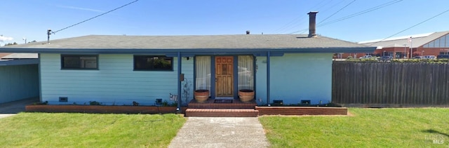 view of front of home featuring a front yard