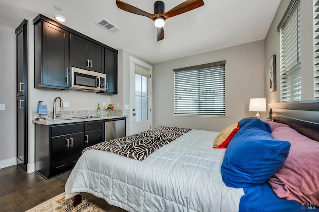 bedroom featuring ceiling fan, dark wood-type flooring, and sink