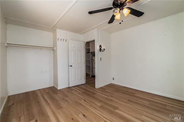 unfurnished bedroom featuring light wood-type flooring, a closet, and ceiling fan