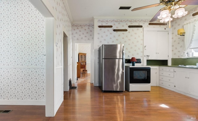 kitchen featuring hardwood / wood-style floors, white cabinetry, stainless steel refrigerator, white electric range, and ceiling fan