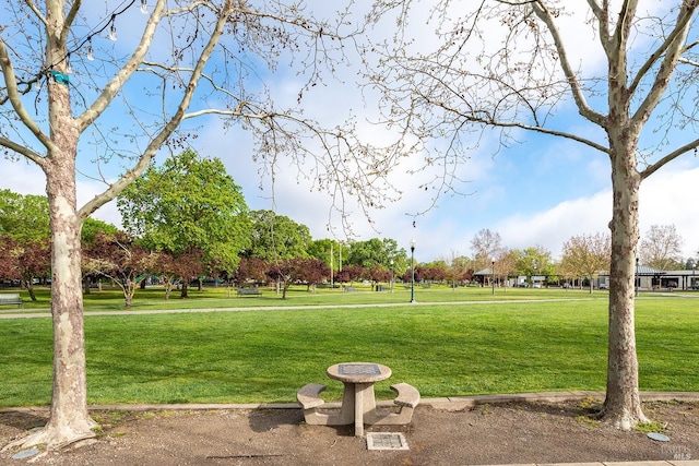 850 Mcclelland Dr, Windsor, CA 95492 - view of home's community with a yard
