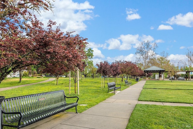 850 Mcclelland Dr, Windsor, CA 95492 - surrounding community with a gazebo and a lawn
