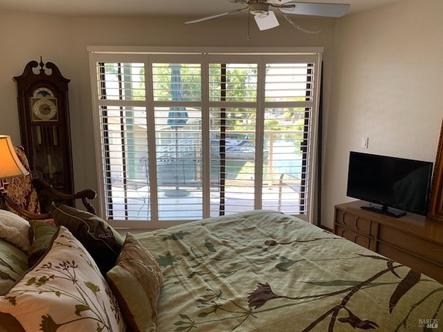 bedroom with a ceiling fan