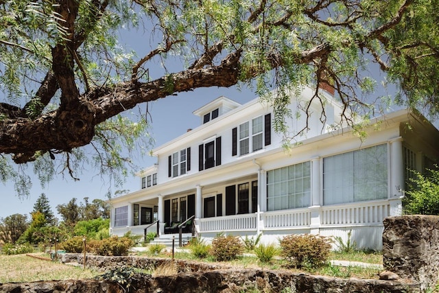 view of front of house with a porch