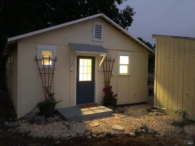 view of outdoor structure featuring an outdoor structure