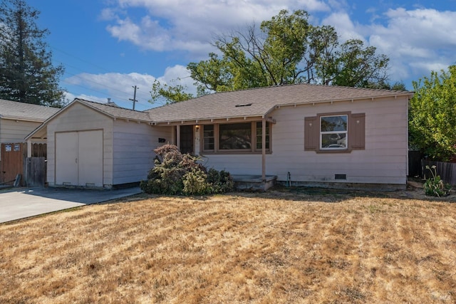 single story home featuring a front lawn