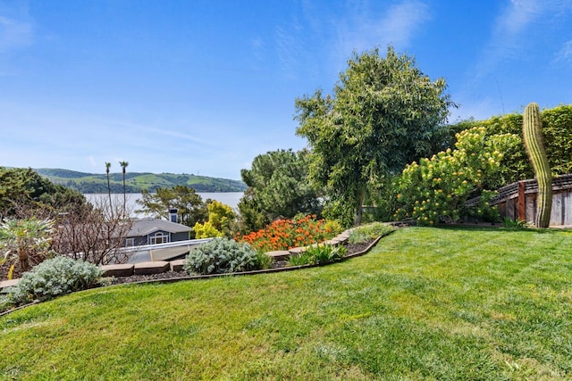 view of yard featuring a water view