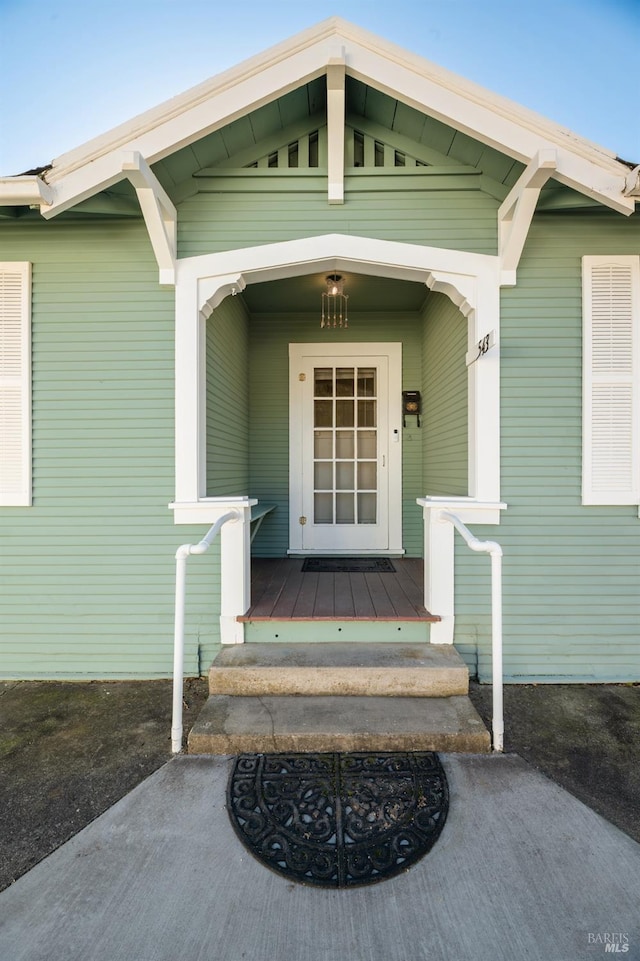 entrance to property with covered porch