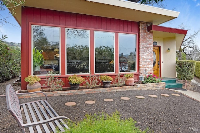 view of exterior entry with stucco siding