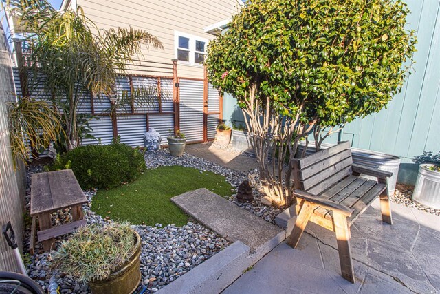 view of yard with a patio area