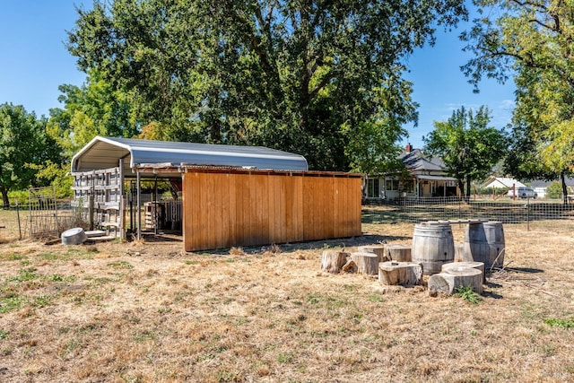 view of yard with an outbuilding